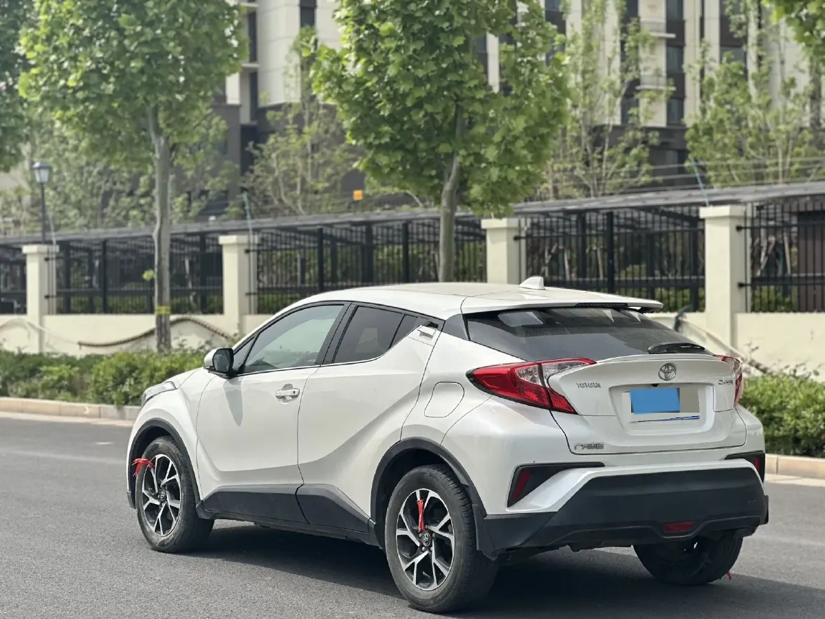 2018 Toyota C-HR 2.0L 171HP L4 CVT,autocango,china used car exporter,china ev exporter,chinese used car exporter,chinese used ev exporter