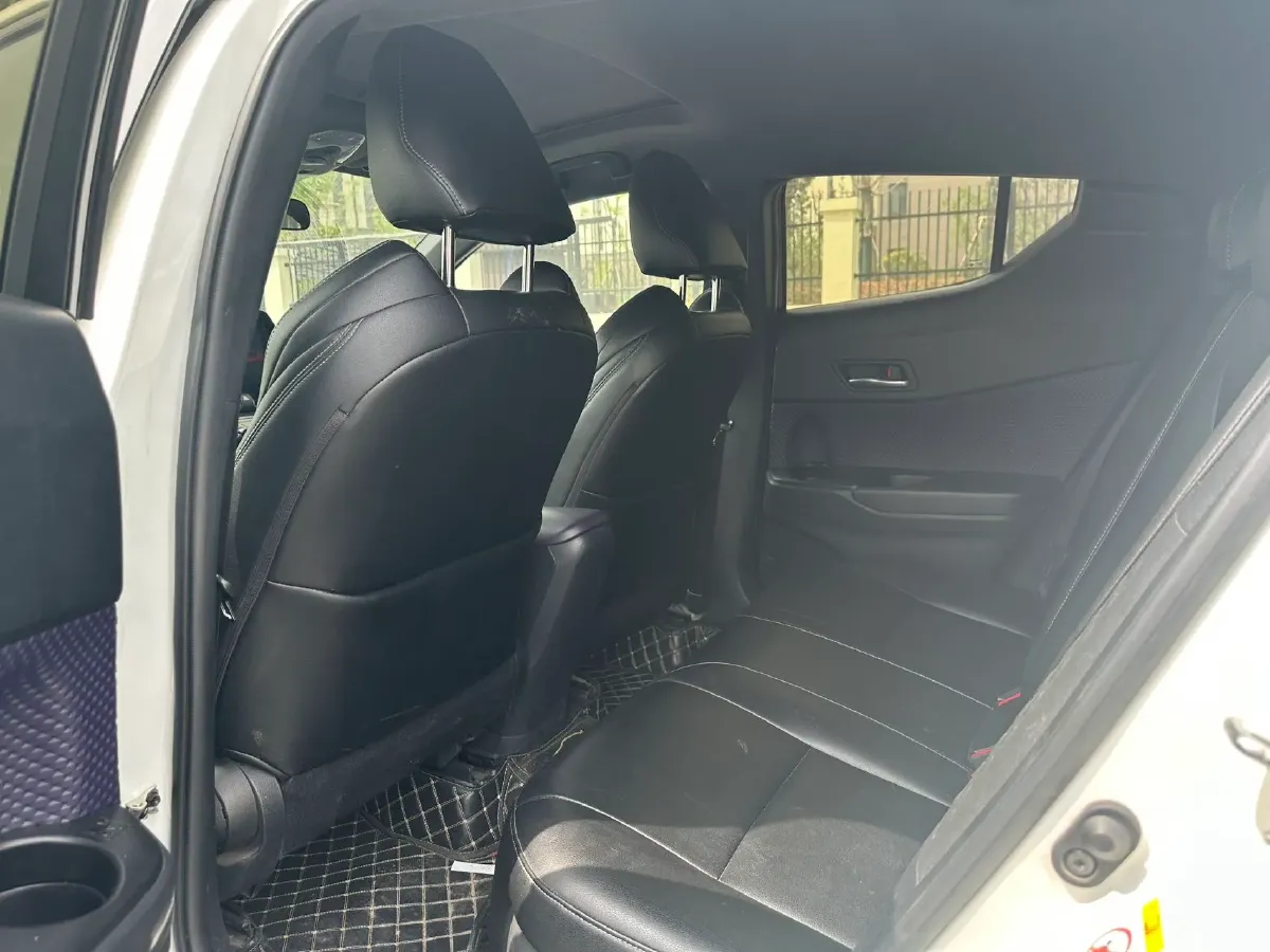 2018 Toyota C-HR 2.0L 171HP L4 CVT,autocango,china used car exporter,china ev exporter,chinese used car exporter,chinese used ev exporter