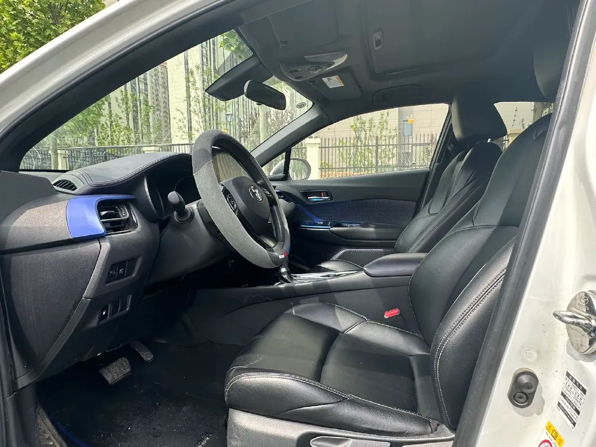 2018 Toyota C-HR 2.0L 171HP L4 CVT,autocango,china used car exporter,china ev exporter,chinese used car exporter,chinese used ev exporter