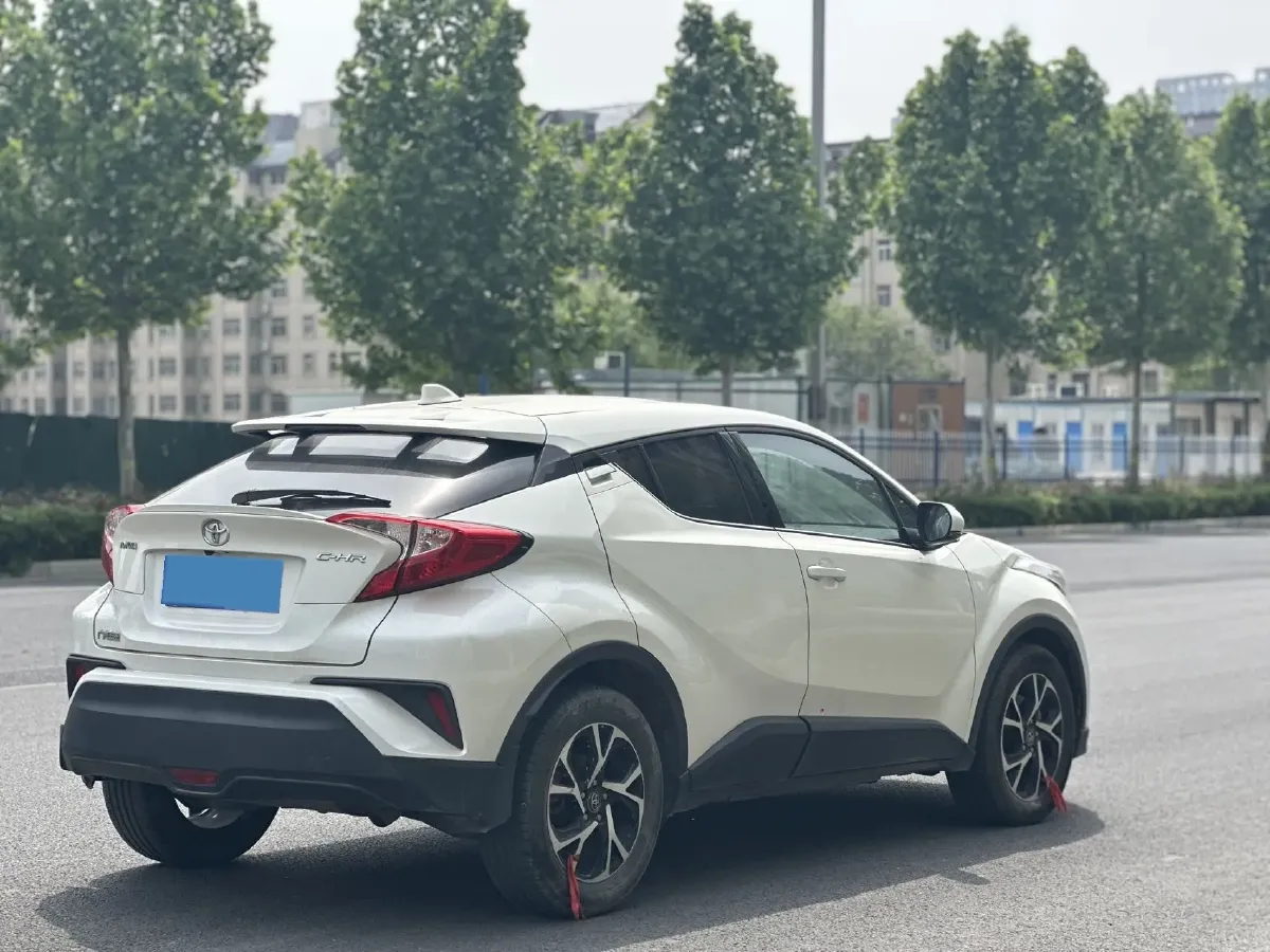 2018 Toyota C-HR 2.0L 171HP L4 CVT,autocango,china used car exporter,china ev exporter,chinese used car exporter,chinese used ev exporter