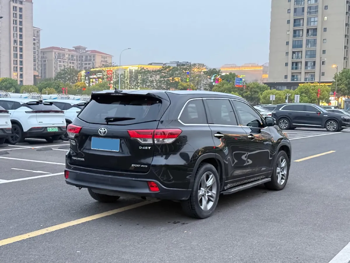 2018 Jeep Grand Commander 2.0T 265HP L4 9AT,autocango,china used car exporter,china ev exporter,chinese used car exporter,chinese used ev exporter