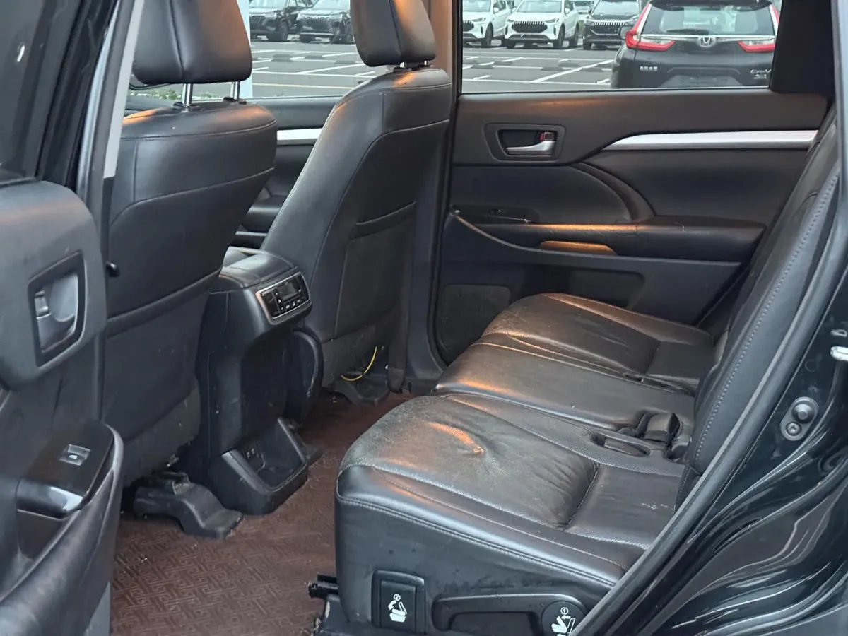 2018 Jeep Grand Commander 2.0T 265HP L4 9AT,autocango,china used car exporter,china ev exporter,chinese used car exporter,chinese used ev exporter