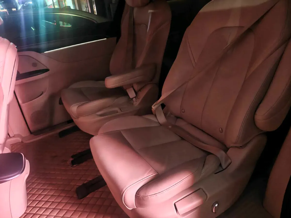 2021 Buick GL8 2.0T 237HP L4 9AT,autocango,china used car exporter,china ev exporter,chinese used car exporter,chinese used ev exporter