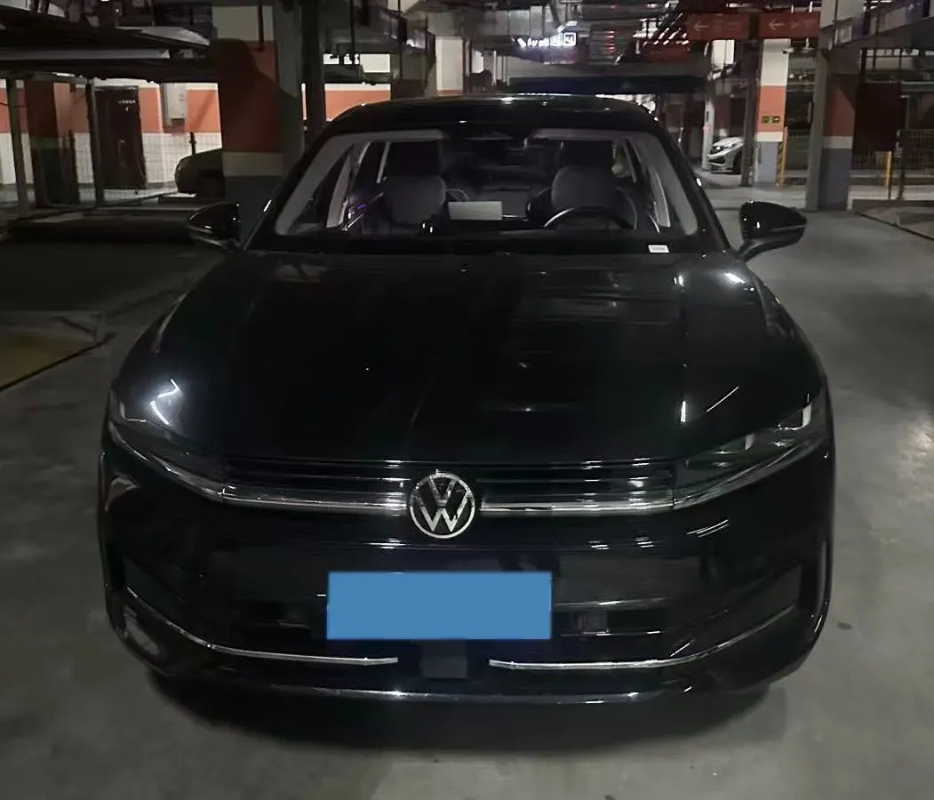 2024 Volkswagen Magotan 2.0T 220HP L4 7DCT,autocango,china used car exporter,china ev exporter,chinese used car exporter,chinese used ev exporter