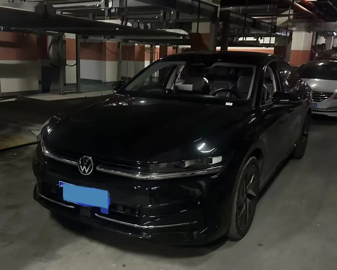 2024 Volkswagen Magotan 2.0T 220HP L4 7DCT,autocango,china used car exporter,china ev exporter,chinese used car exporter,chinese used ev exporter