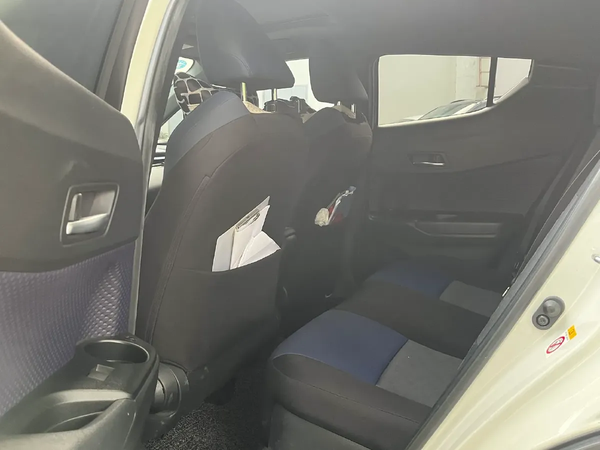 2020 Toyota C-HR 2.0L 171HP L4 CVT,autocango,china used car exporter,china ev exporter,chinese used car exporter,chinese used ev exporter