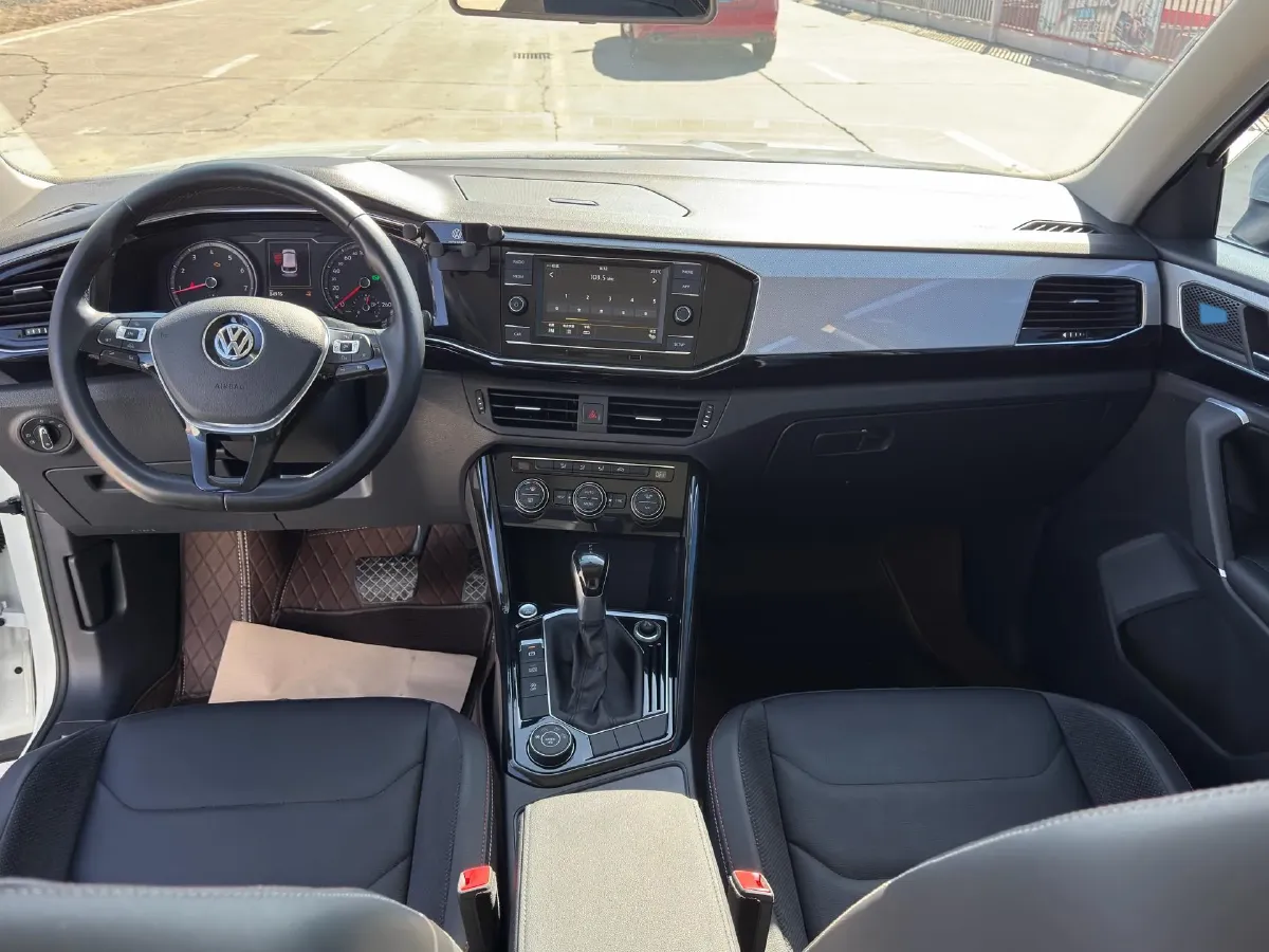 2019 MINI CLUBMAN 1.5T 102HP L3 6AT,autocango,china used car exporter,china ev exporter,chinese used car exporter,chinese used ev exporter