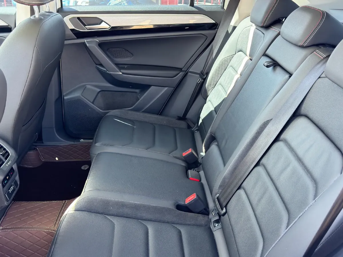 2019 MINI CLUBMAN 1.5T 102HP L3 6AT,autocango,china used car exporter,china ev exporter,chinese used car exporter,chinese used ev exporter