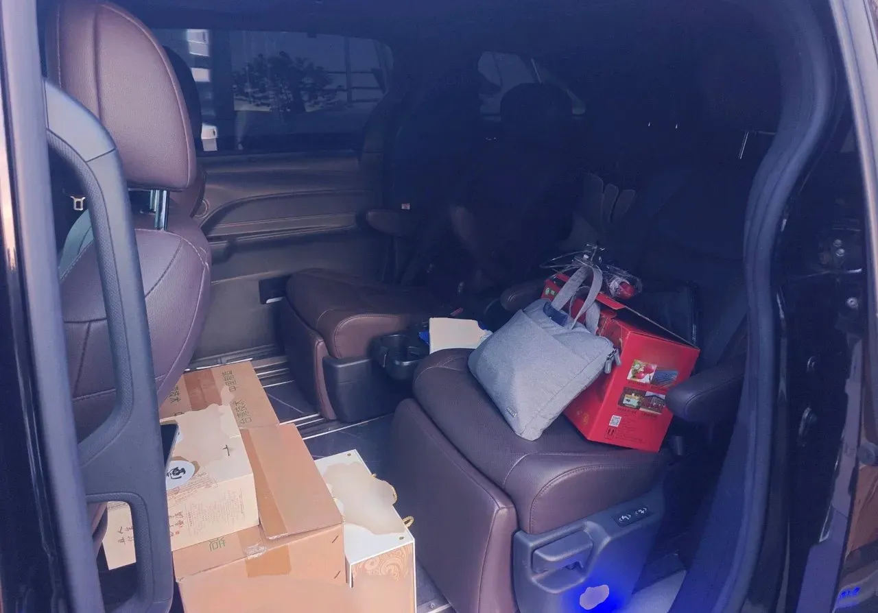 2023 Toyota Sienna 2.5L 189HP L4 E-CVT Hybrid,autocango,china used car exporter,china ev exporter,chinese used car exporter,chinese used ev exporter