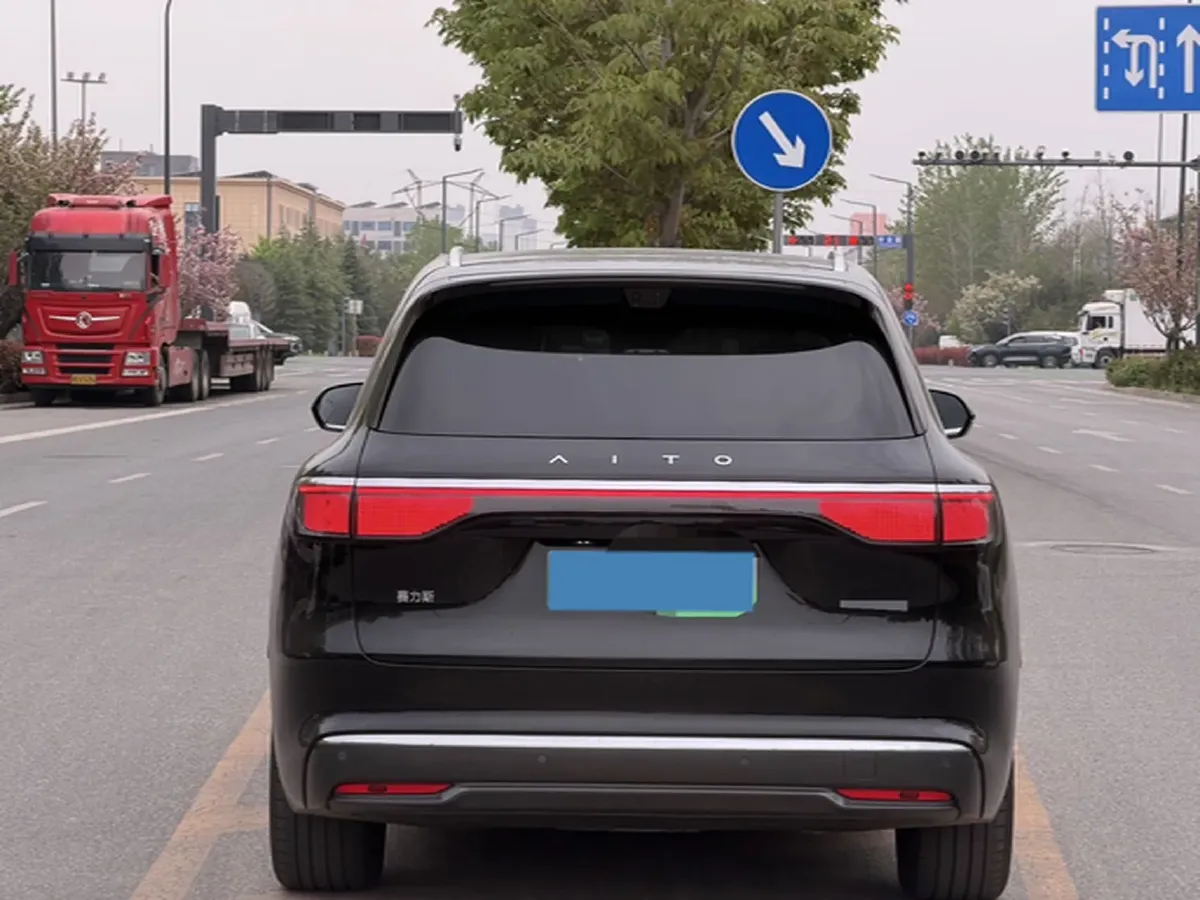 2025 AITO AITO M8 REEV 160HP REEV 53.4KWH,autocango,china used car exporter,china ev exporter,chinese used car exporter,chinese used ev exporter