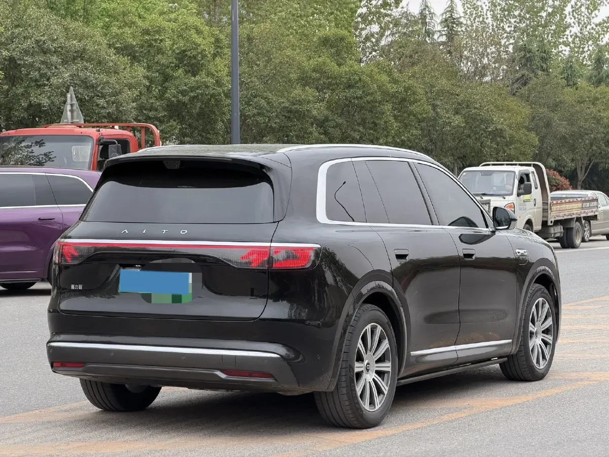 2025 AITO AITO M8 REEV 160HP REEV 53.4KWH,autocango,china used car exporter,china ev exporter,chinese used car exporter,chinese used ev exporter