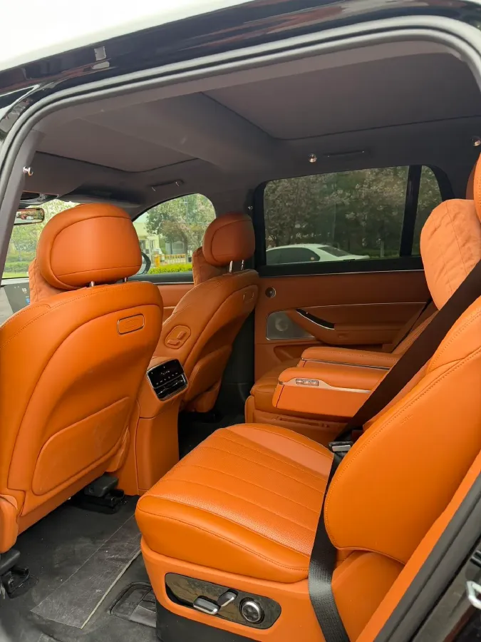 2025 AITO AITO M8 REEV 160HP REEV 53.4KWH,autocango,china used car exporter,china ev exporter,chinese used car exporter,chinese used ev exporter