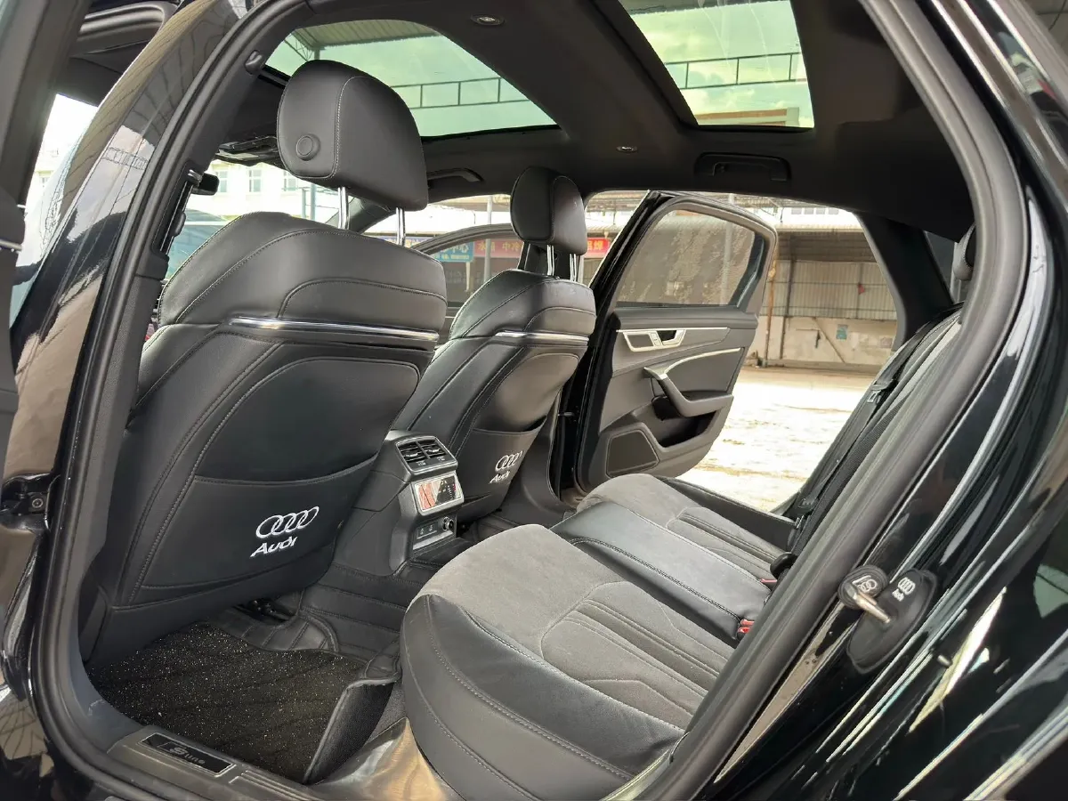 2024 Audi A6L 2.0T 245HP L4 7DCT,autocango,china used car exporter,china ev exporter,chinese used car exporter,chinese used ev exporter