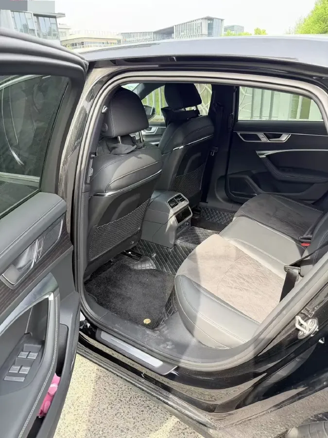 2024 Audi A6L 3.0T 340HP V6 7DCT,autocango,china used car exporter,china ev exporter,chinese used car exporter,chinese used ev exporter