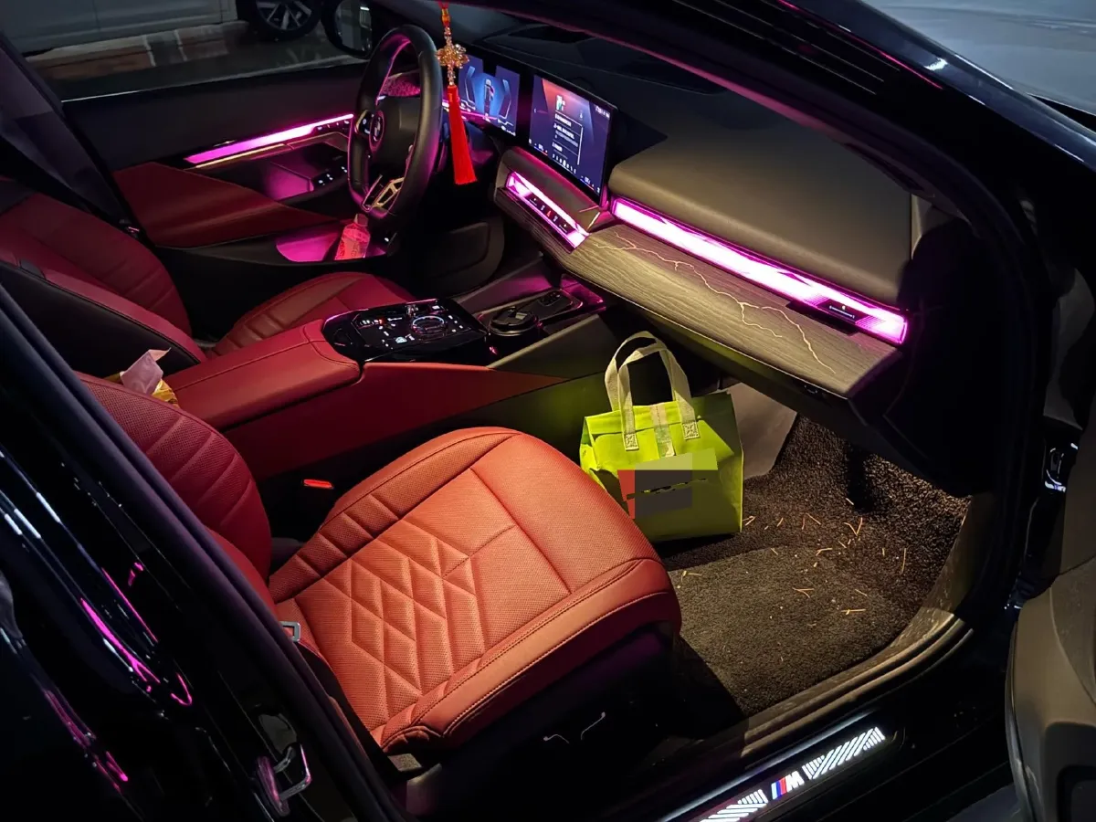 2025 BMW 5 Series 2.0T 258HP L4 8AT,autocango,china used car exporter,china ev exporter,chinese used car exporter,chinese used ev exporter