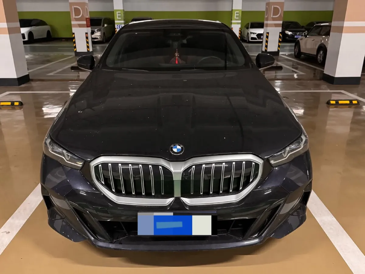2025 BMW 5 Series 2.0T 258HP L4 8AT,autocango,china used car exporter,china ev exporter,chinese used car exporter,chinese used ev exporter