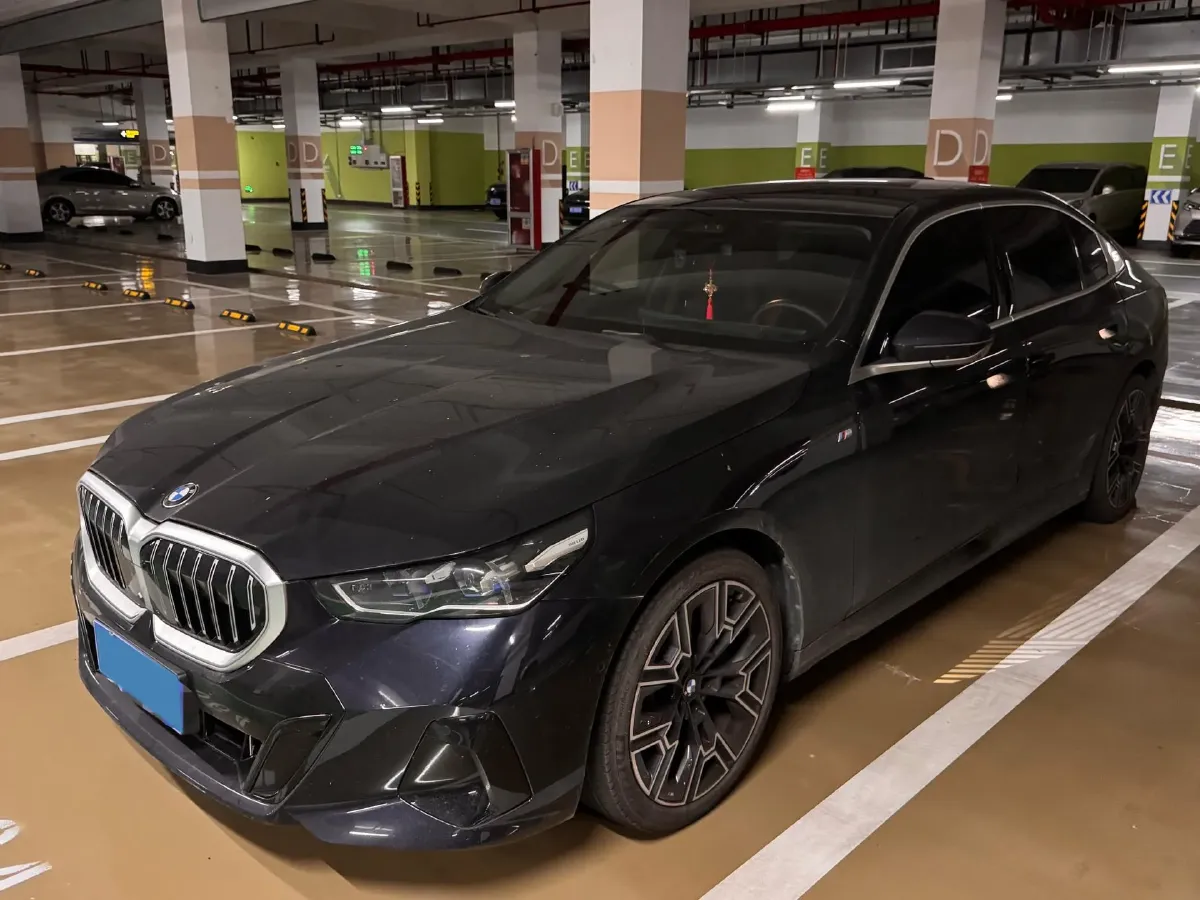 2025 BMW 5 Series 2.0T 258HP L4 8AT,autocango,china used car exporter,china ev exporter,chinese used car exporter,chinese used ev exporter