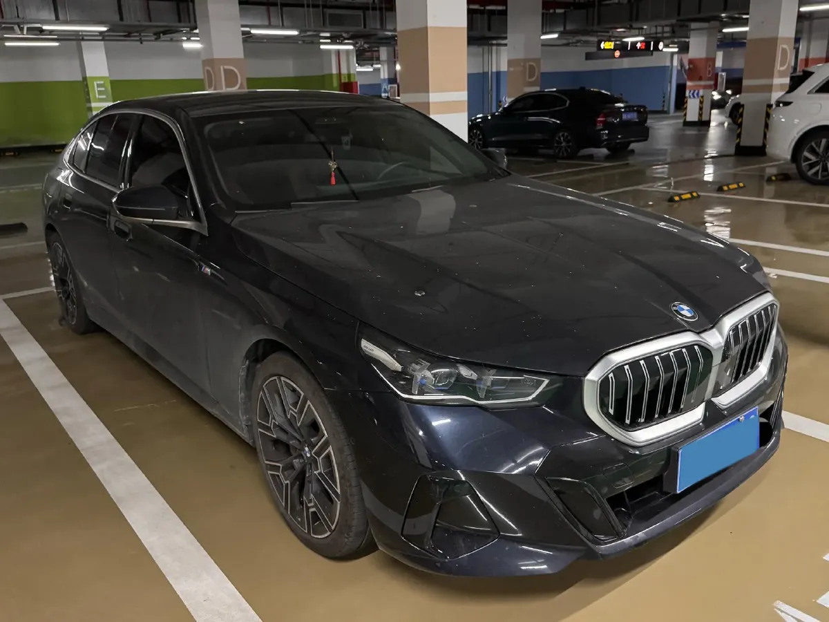 2025 BMW 5 Series 2.0T 258HP L4 8AT,autocango,china used car exporter,china ev exporter,chinese used car exporter,chinese used ev exporter