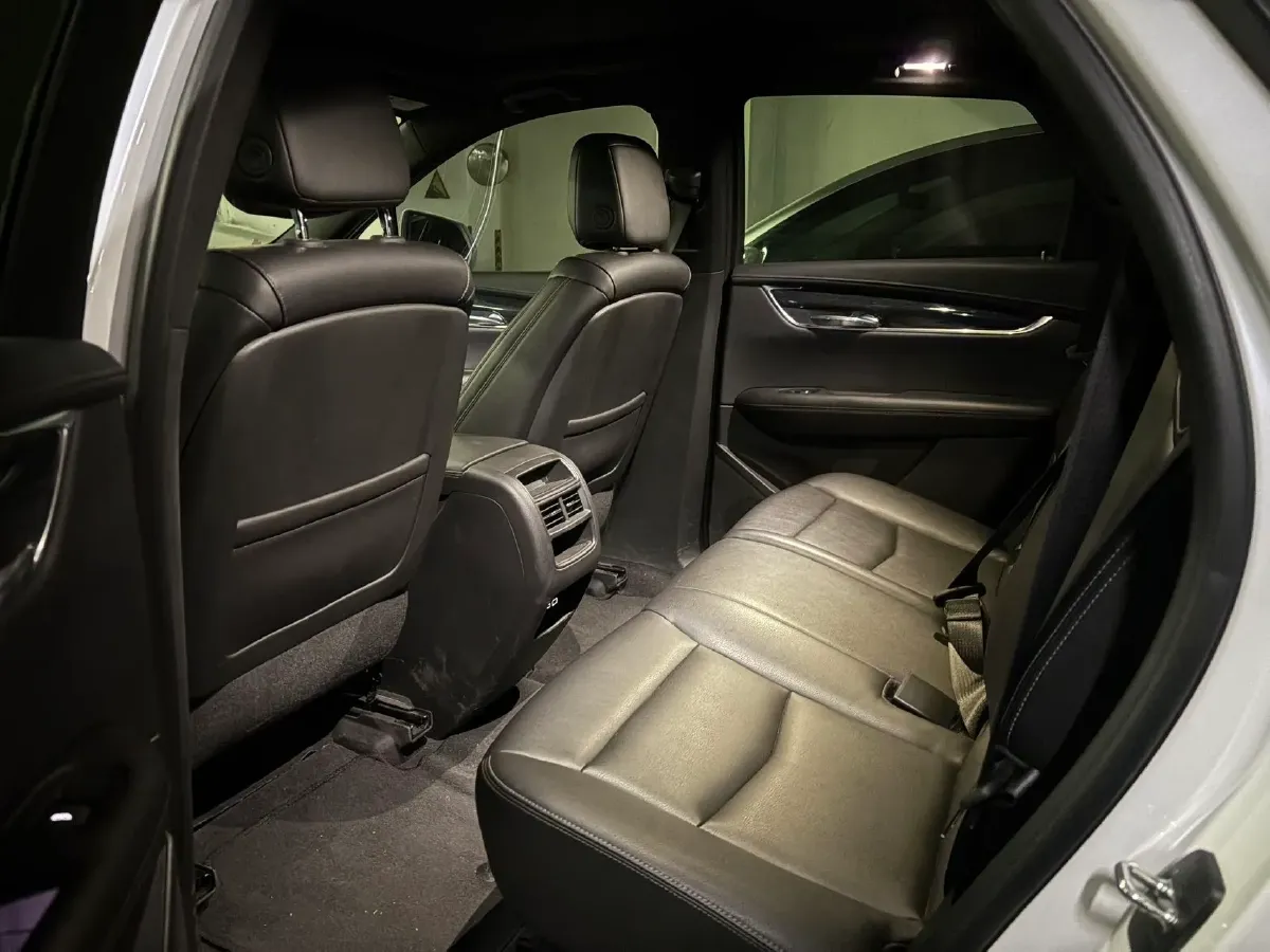 2021 Cadillac XT5 2.0T 237HP L4 9AT,autocango,china used car exporter,china ev exporter,chinese used car exporter,chinese used ev exporter