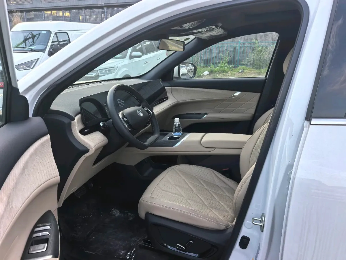 2025 ChangAn CS75 Plus 1.5T 192HP L4 8AT,autocango,china used car exporter,china ev exporter,chinese used car exporter,chinese used ev exporter