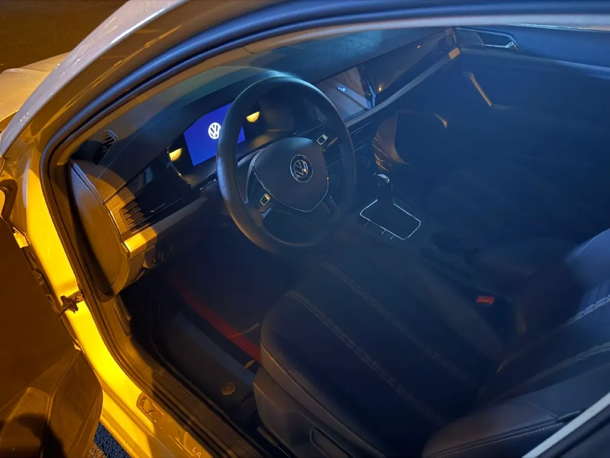 2022 Volkswagen T-Roc 1.4T 150HP L4 7DCT,autocango,china used car exporter,china ev exporter,chinese used car exporter,chinese used ev exporter