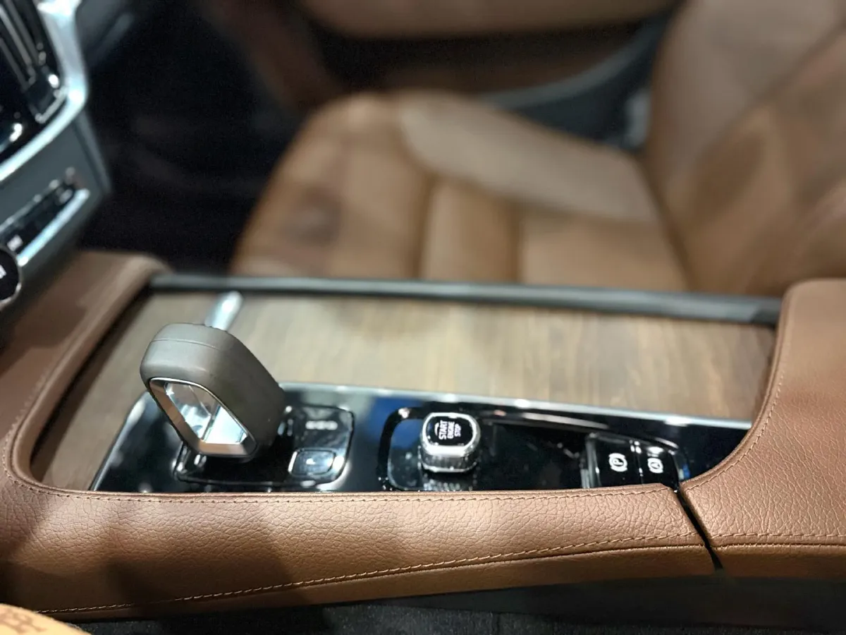 2022 Volvo V90 2.0T 250HP L4 8AT,autocango,china used car exporter,china ev exporter,chinese used car exporter,chinese used ev exporter