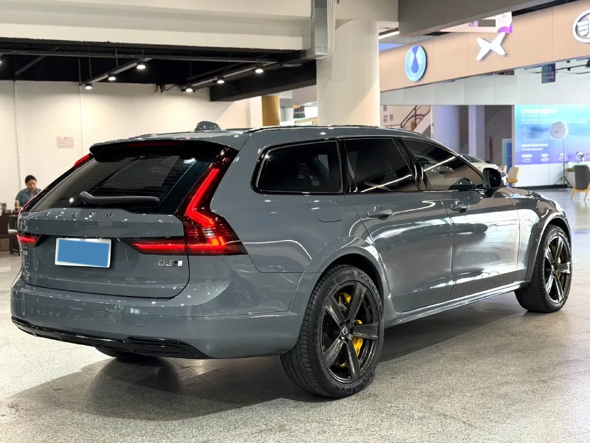 2022 Volvo V90 2.0T 250HP L4 8AT,autocango,china used car exporter,china ev exporter,chinese used car exporter,chinese used ev exporter