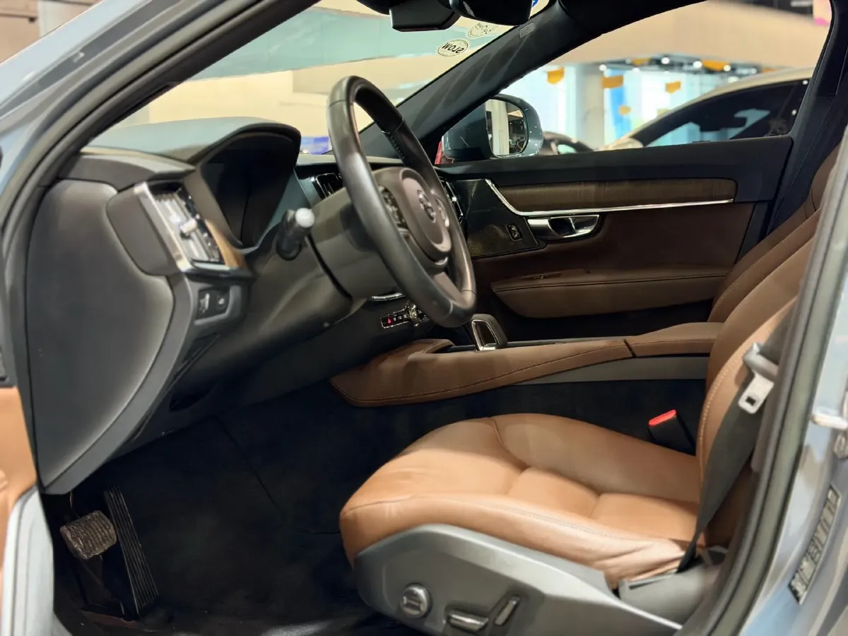 2022 Volvo V90 2.0T 250HP L4 8AT,autocango,china used car exporter,china ev exporter,chinese used car exporter,chinese used ev exporter