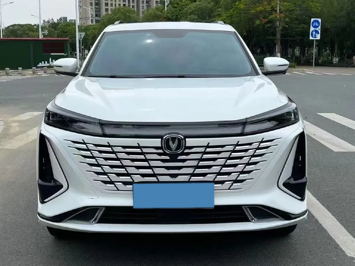 2023 ChangAn CS75 Plus 1.5T 188HP L4 8AT,autocango,china used car exporter,china ev exporter,chinese used car exporter,chinese used ev exporter