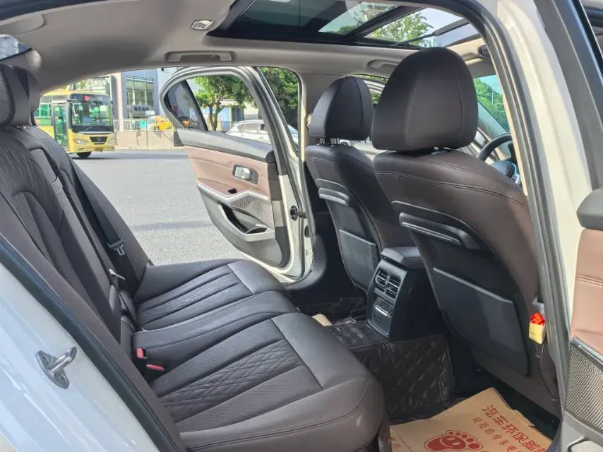 2022 BMW 3 Series 2.0T 184HP L4 8AT,autocango,china used car exporter,china ev exporter,chinese used car exporter,chinese used ev exporter