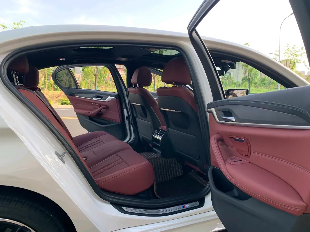 2023 BMW 5 Series 2.0T 245HP L4 8AT,autocango,china used car exporter,china ev exporter,chinese used car exporter,chinese used ev exporter