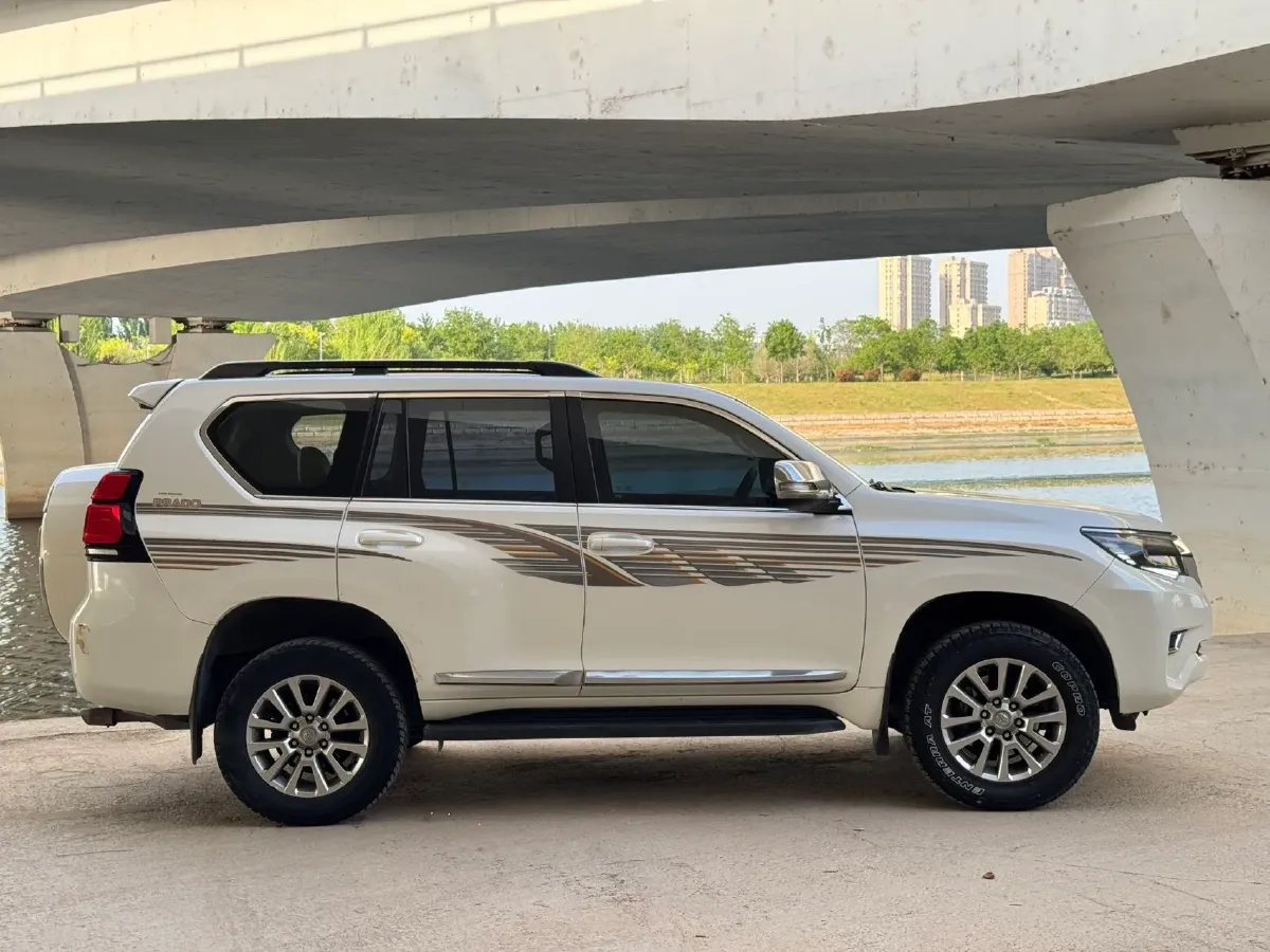 2018 Land Rover Discovery Sport 2.0T 241HP L4 9AT,autocango,china used car exporter,china ev exporter,chinese used car exporter,chinese used ev exporter