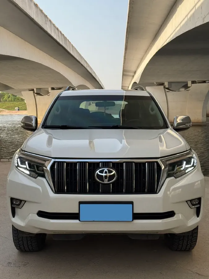 2018 Land Rover Discovery Sport 2.0T 241HP L4 9AT,autocango,china used car exporter,china ev exporter,chinese used car exporter,chinese used ev exporter