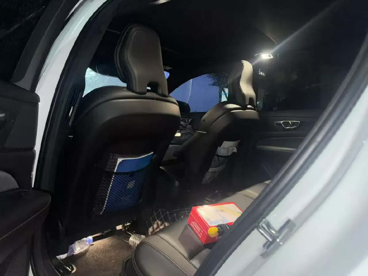 2020 Volvo S60 2.0T 190HP L4 8AT,autocango,china used car exporter,china ev exporter,chinese used car exporter,chinese used ev exporter