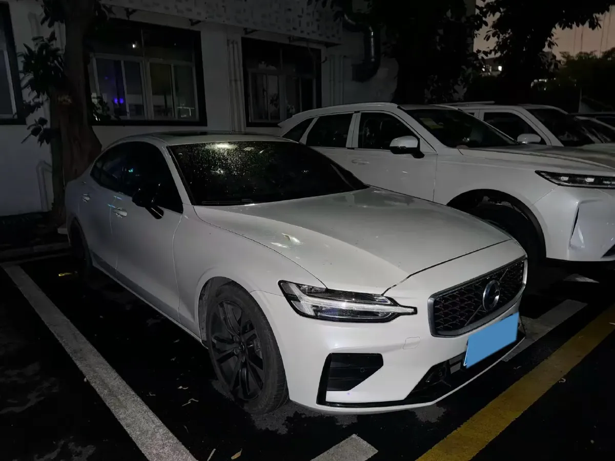 2020 Volvo S60 2.0T 190HP L4 8AT,autocango,china used car exporter,china ev exporter,chinese used car exporter,chinese used ev exporter