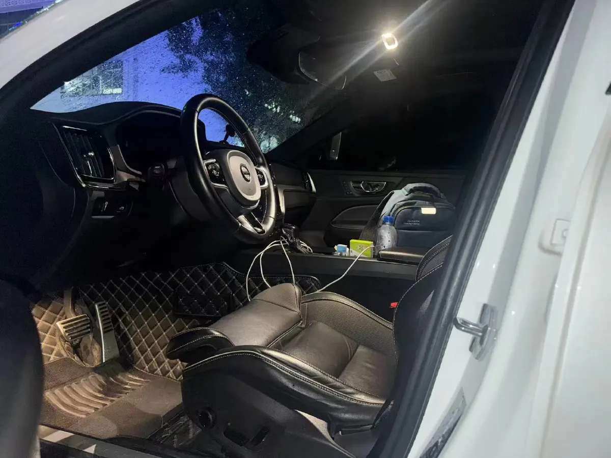 2020 Volvo S60 2.0T 190HP L4 8AT,autocango,china used car exporter,china ev exporter,chinese used car exporter,chinese used ev exporter