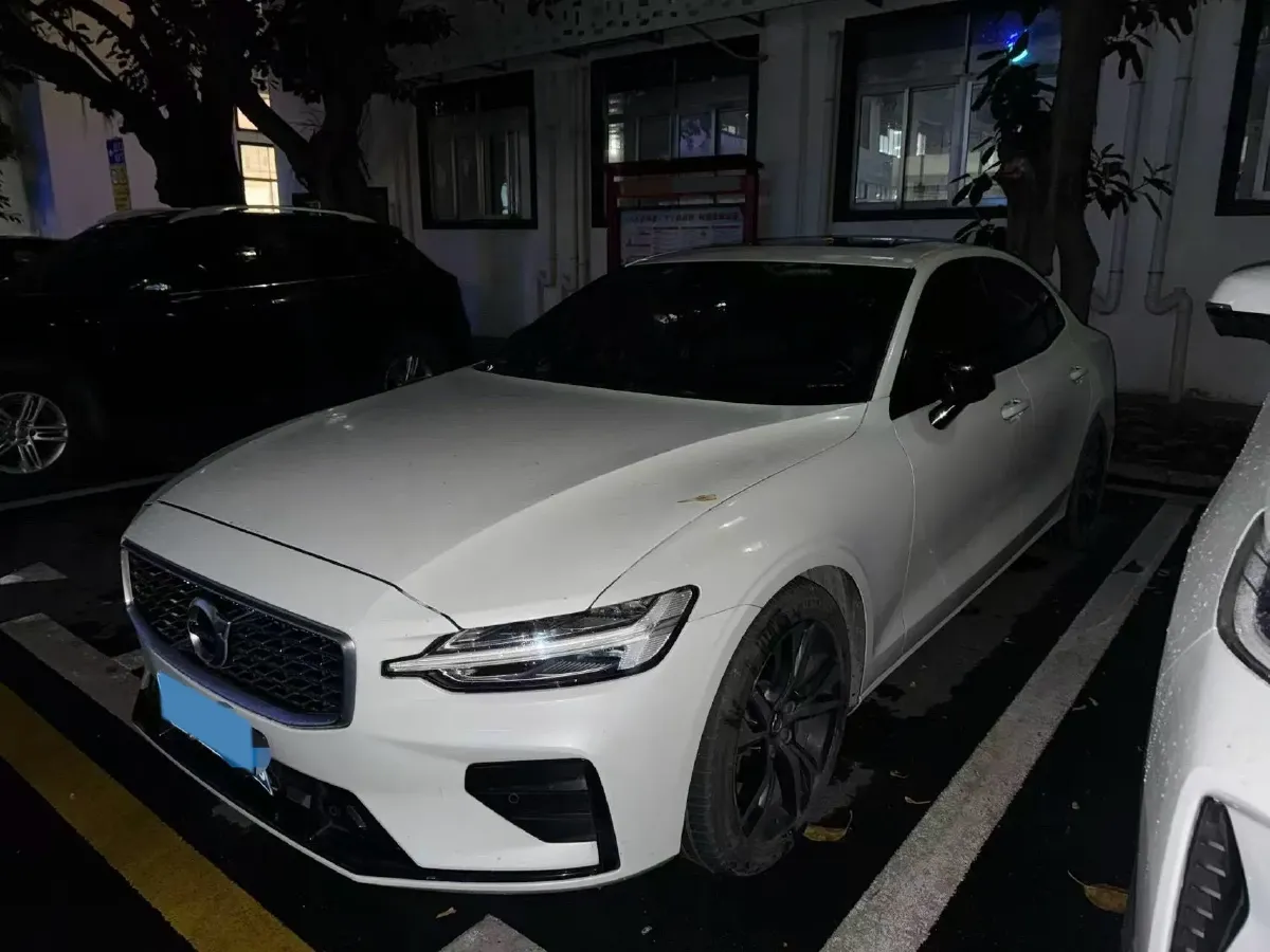 2020 Volvo S60 2.0T 190HP L4 8AT,autocango,china used car exporter,china ev exporter,chinese used car exporter,chinese used ev exporter