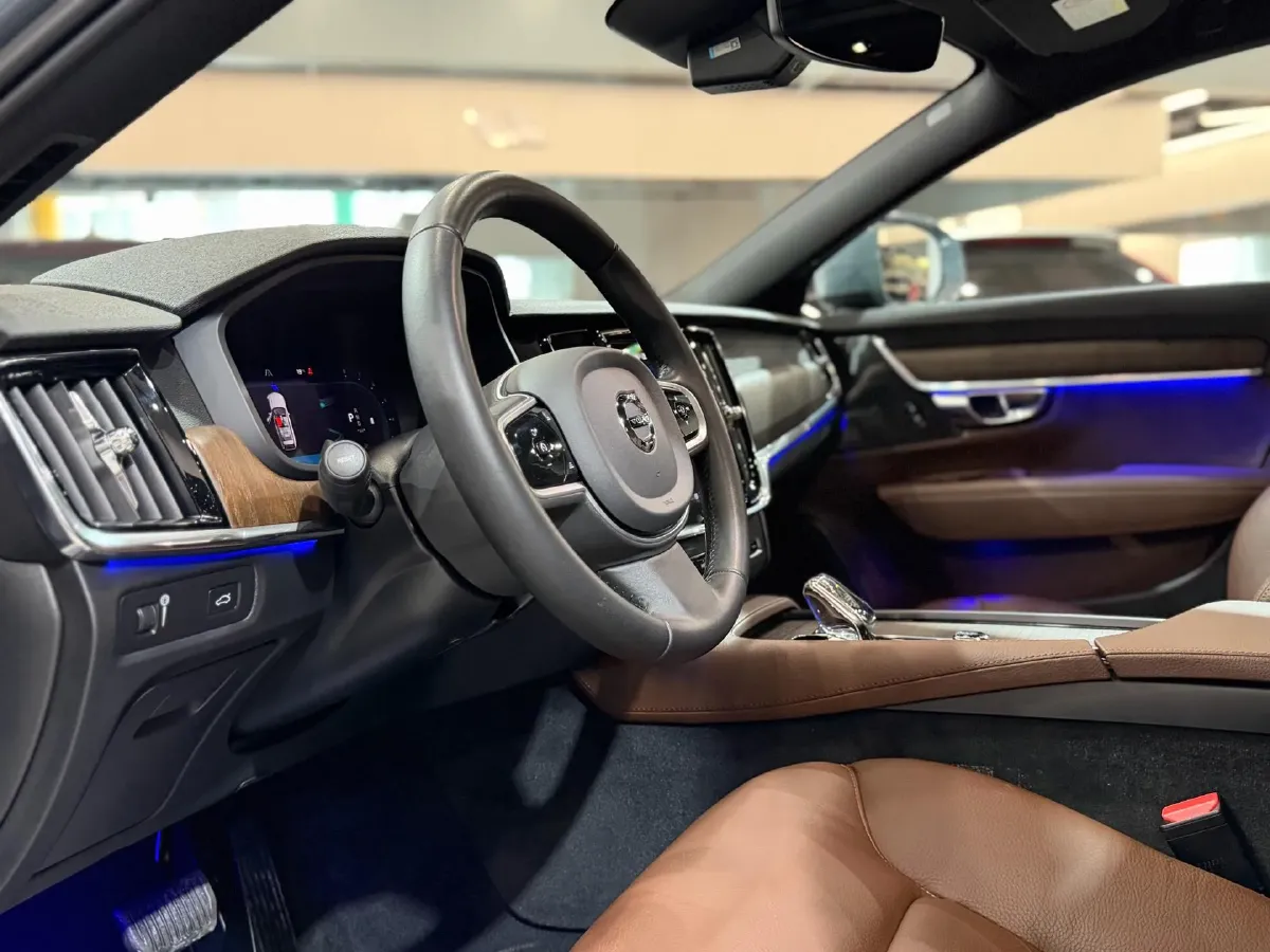 2022 Volvo V90 2.0T 250HP L4 8AT,autocango,china used car exporter,china ev exporter,chinese used car exporter,chinese used ev exporter