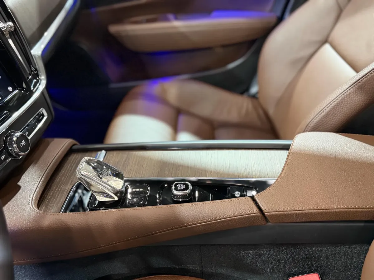 2022 Volvo V90 2.0T 250HP L4 8AT,autocango,china used car exporter,china ev exporter,chinese used car exporter,chinese used ev exporter