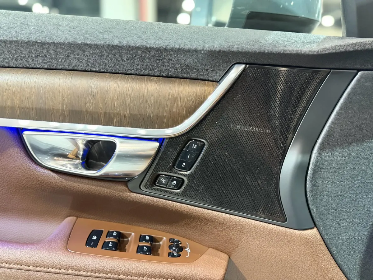 2022 Volvo V90 2.0T 250HP L4 8AT,autocango,china used car exporter,china ev exporter,chinese used car exporter,chinese used ev exporter