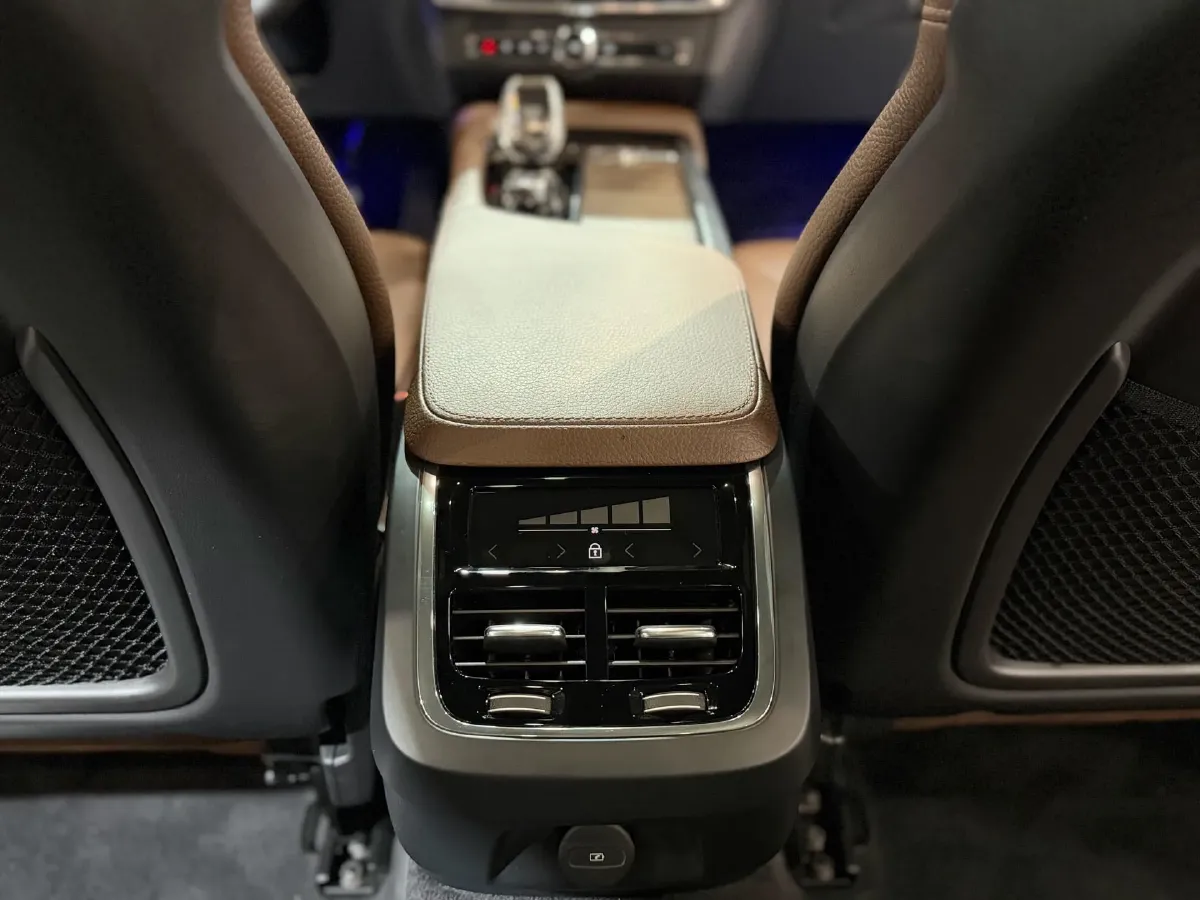 2022 Volvo V90 2.0T 250HP L4 8AT,autocango,china used car exporter,china ev exporter,chinese used car exporter,chinese used ev exporter