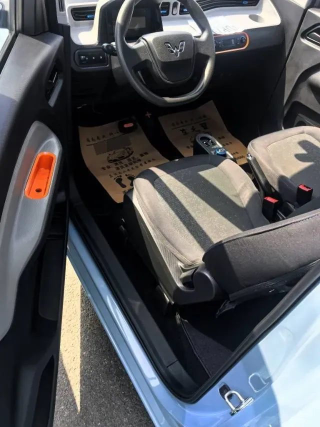 2020 WuLing HongGuang MINI EV BEV 9KWH,autocango,china used car exporter,china ev exporter,chinese used car exporter,chinese used ev exporter