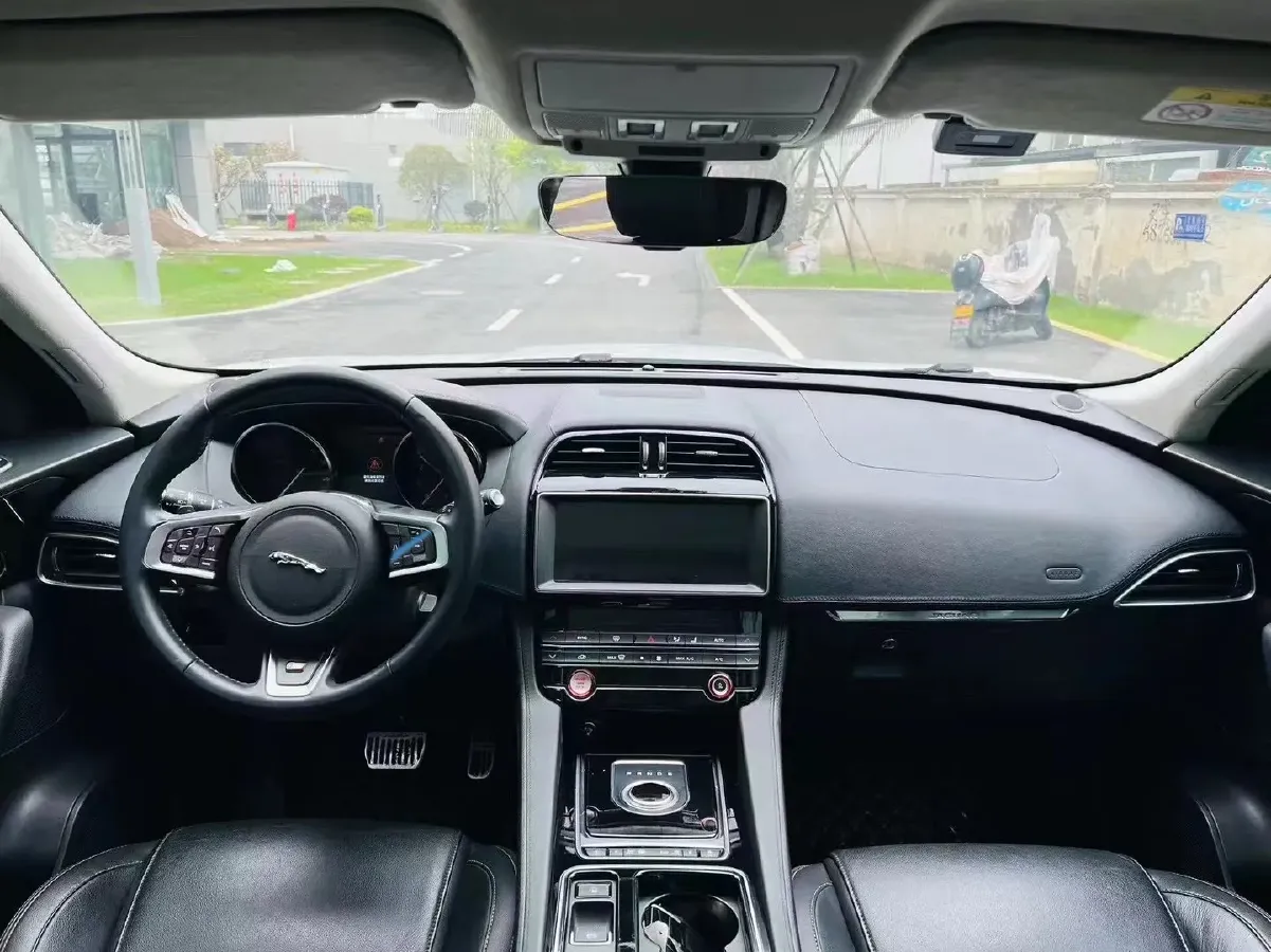 2020 Jaguar F-PACE 2.0T 250HP L4 8AT,autocango,china used car exporter,china ev exporter,chinese used car exporter,chinese used ev exporter