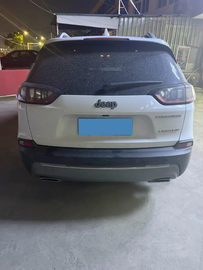 2019 Jeep Cherokee 2.0T 234HP L4 9AT,autocango,china used car exporter,china ev exporter,chinese used car exporter,chinese used ev exporter
