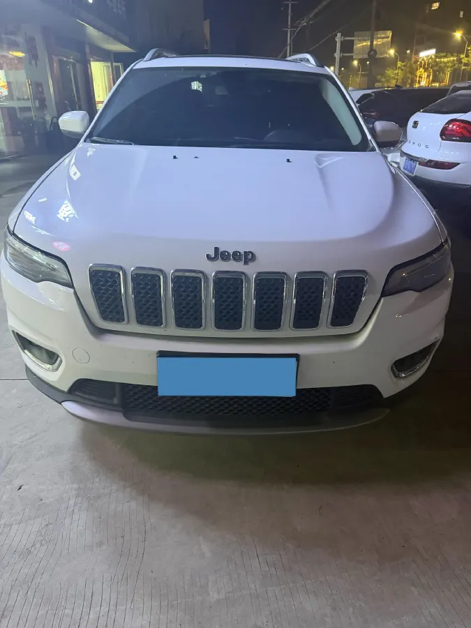 2019 Jeep Cherokee 2.0T 234HP L4 9AT,autocango,china used car exporter,china ev exporter,chinese used car exporter,chinese used ev exporter