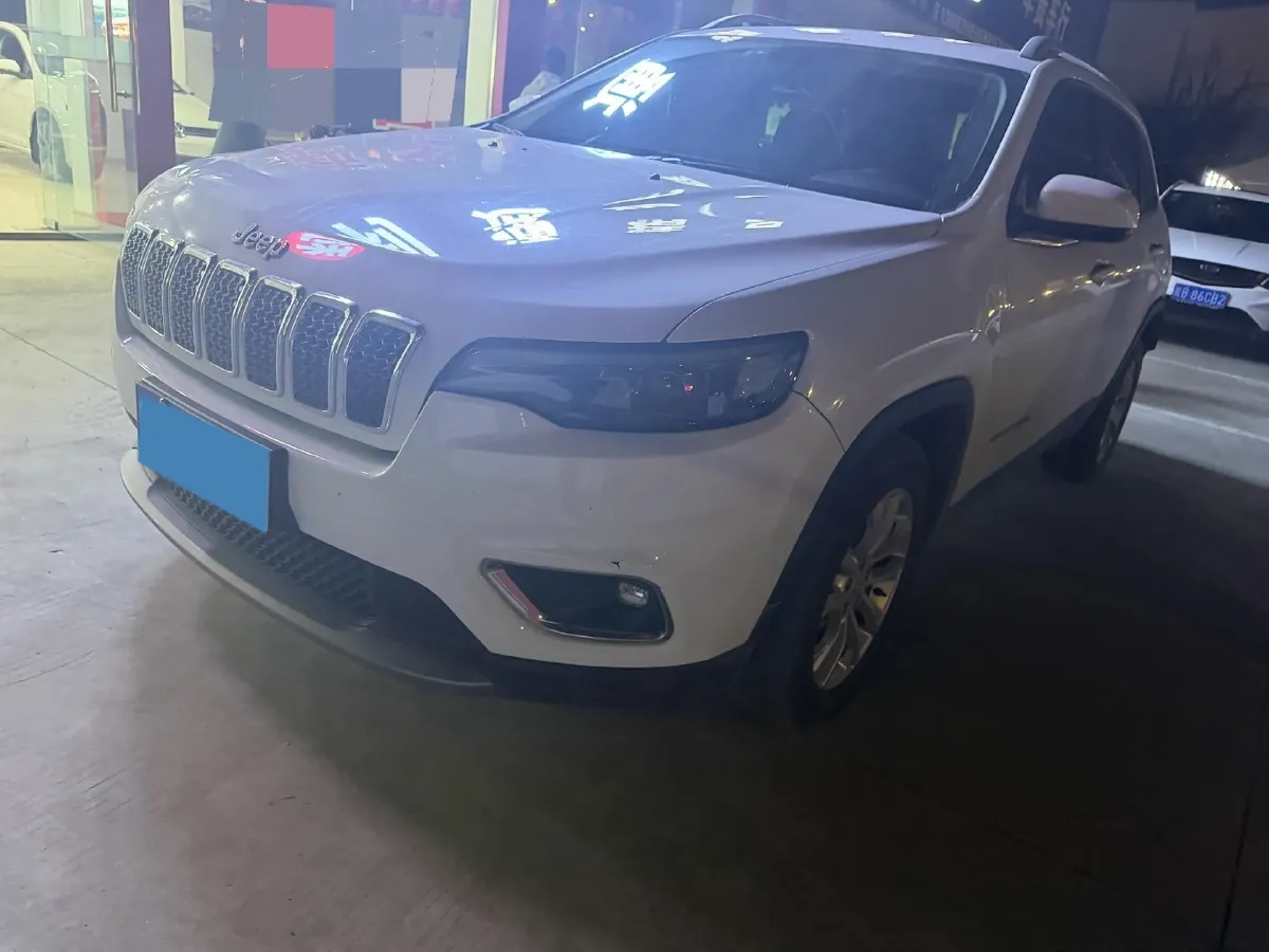 2019 Jeep Cherokee 2.0T 234HP L4 9AT,autocango,china used car exporter,china ev exporter,chinese used car exporter,chinese used ev exporter
