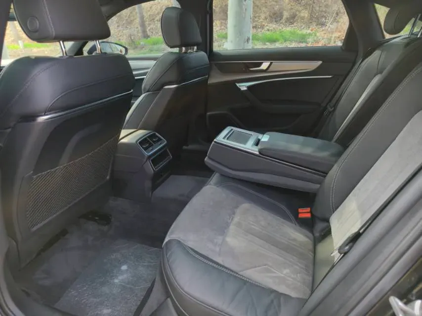 2021 Audi A6L 2.0T 190HP L4 7DCT,autocango,china used car exporter,china ev exporter,chinese used car exporter,chinese used ev exporter