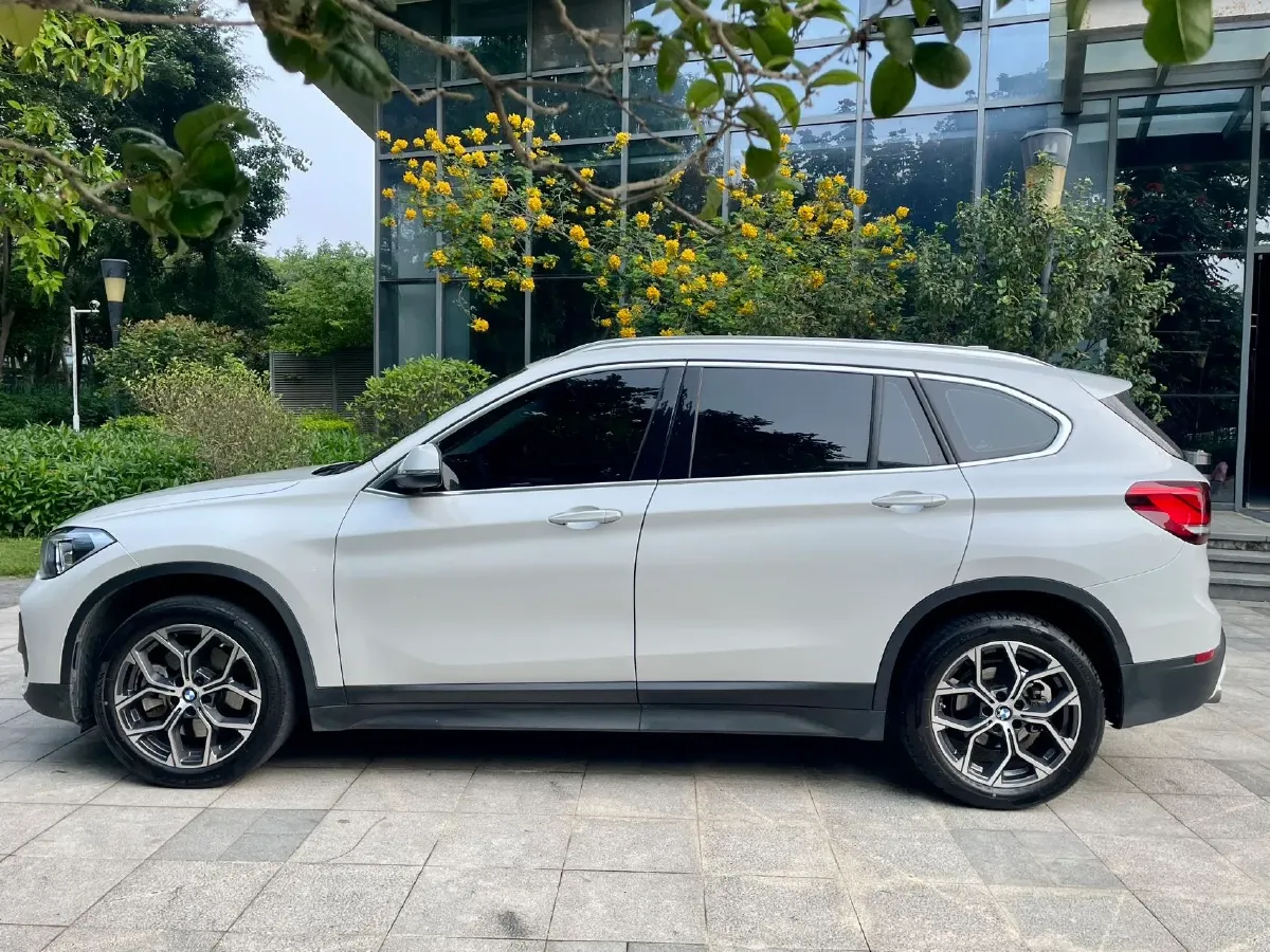 2022 BMW X1 2.0T 192HP L4 7DCT,autocango,china used car exporter,china ev exporter,chinese used car exporter,chinese used ev exporter