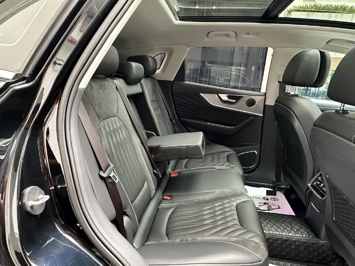 2023 HongQi HS5 2.0T 252HP L4 8AT,autocango,china used car exporter,china ev exporter,chinese used car exporter,chinese used ev exporter