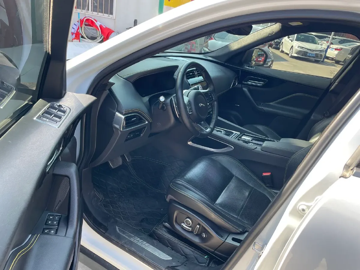 2020 Jaguar F-PACE 2.0T 300HP L4 8AT,autocango,china used car exporter,china ev exporter,chinese used car exporter,chinese used ev exporter